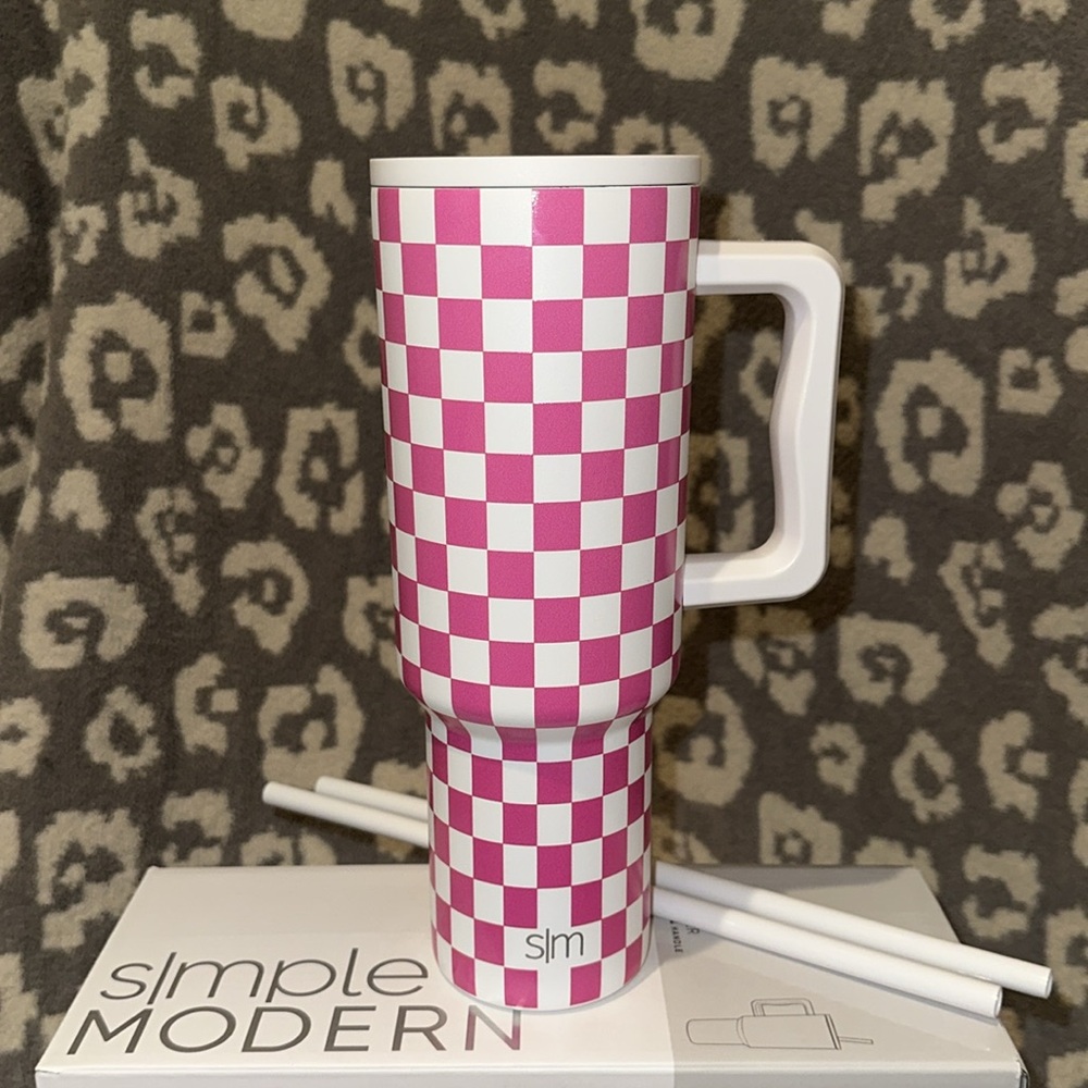 Simple Modern TREK 40oz Tumbler in Bubblegum Checkmate 😍 New 🆕 & Never Used 😍